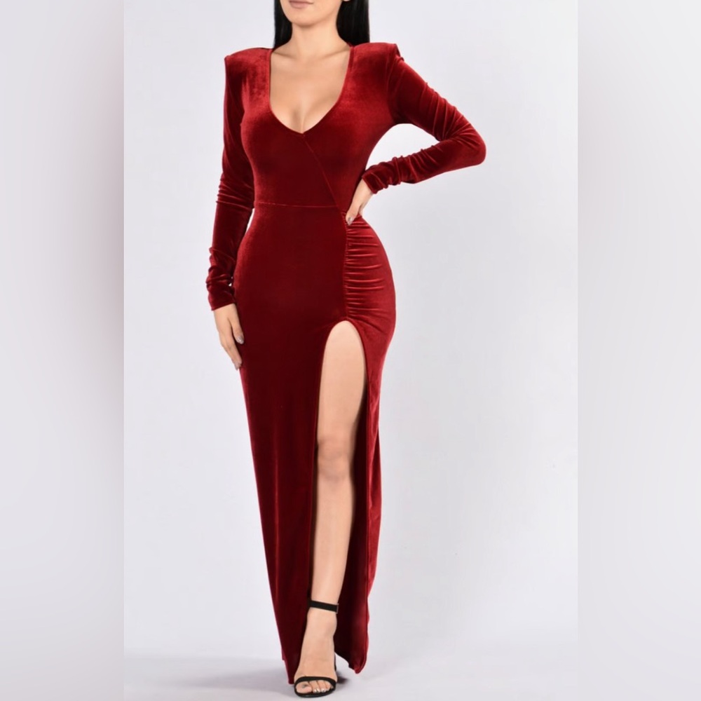 Long sleeve red velvet dress with slit on the side